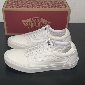 Authentic Vans men’s signature sneakers sz 8.5 with box